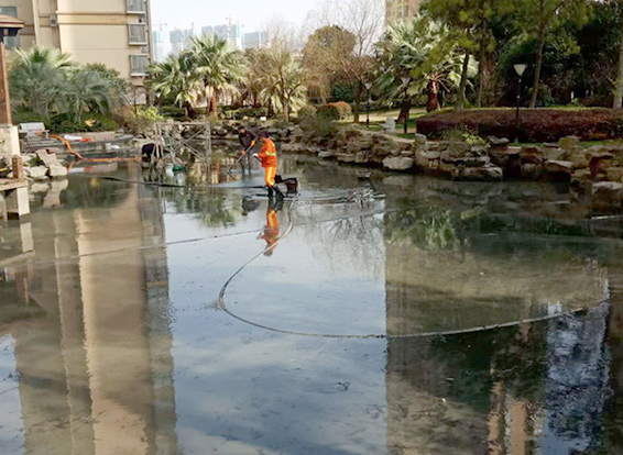 玄武景观池淤泥清理