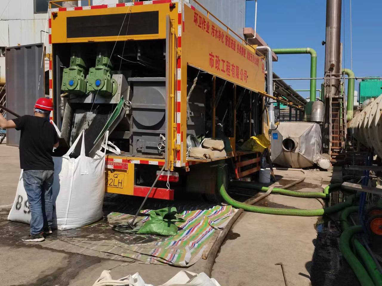 玄武淤泥压干处理